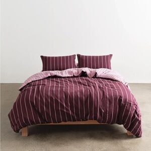 Hommey Organic Cotton Duvet Cover Full/Queen- Mulberry/Aster (new and unopened)